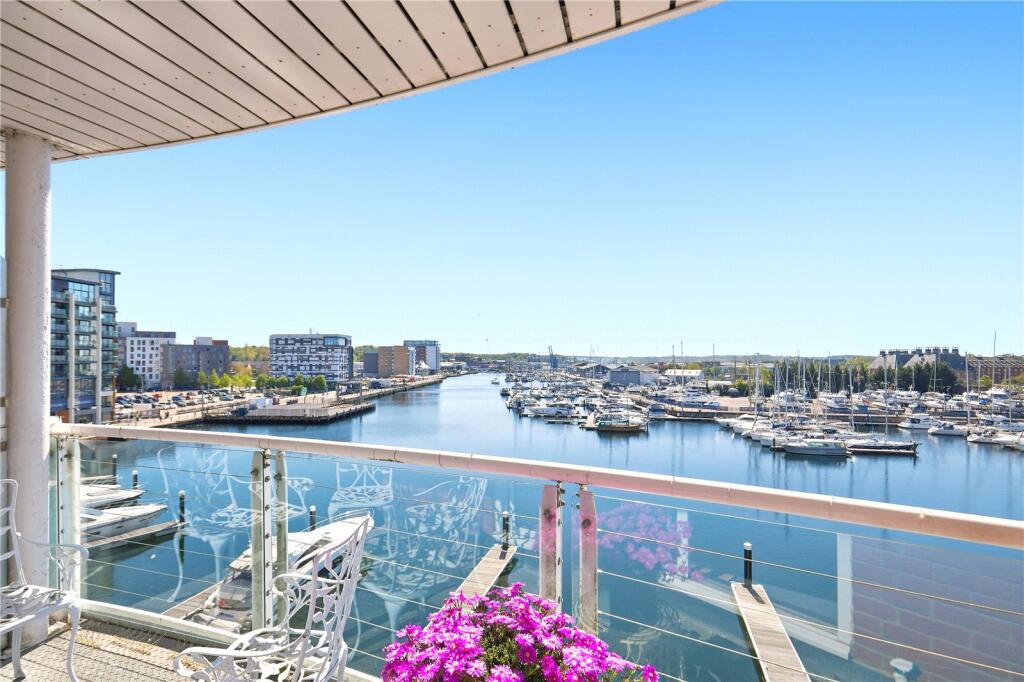 Main image of property: Neptune Square, Ipswich, Suffolk, IP4