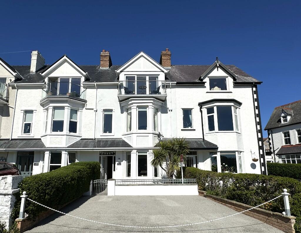 Marine Crescent, Deganwy, Conwy, LL31 photo 2