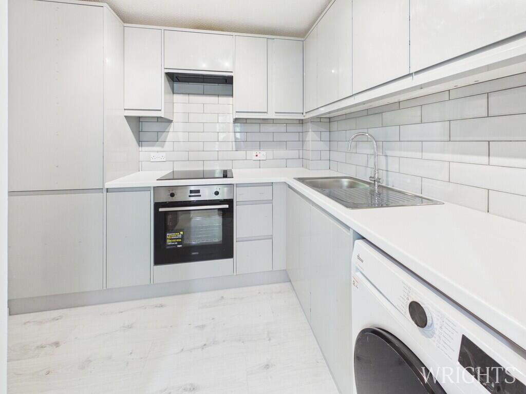 Apartment in Welwyn Hatfield, Hertfordshire - View 3