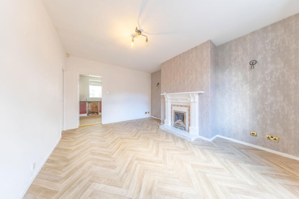 House in Oldham, Greater Manchester - View 5