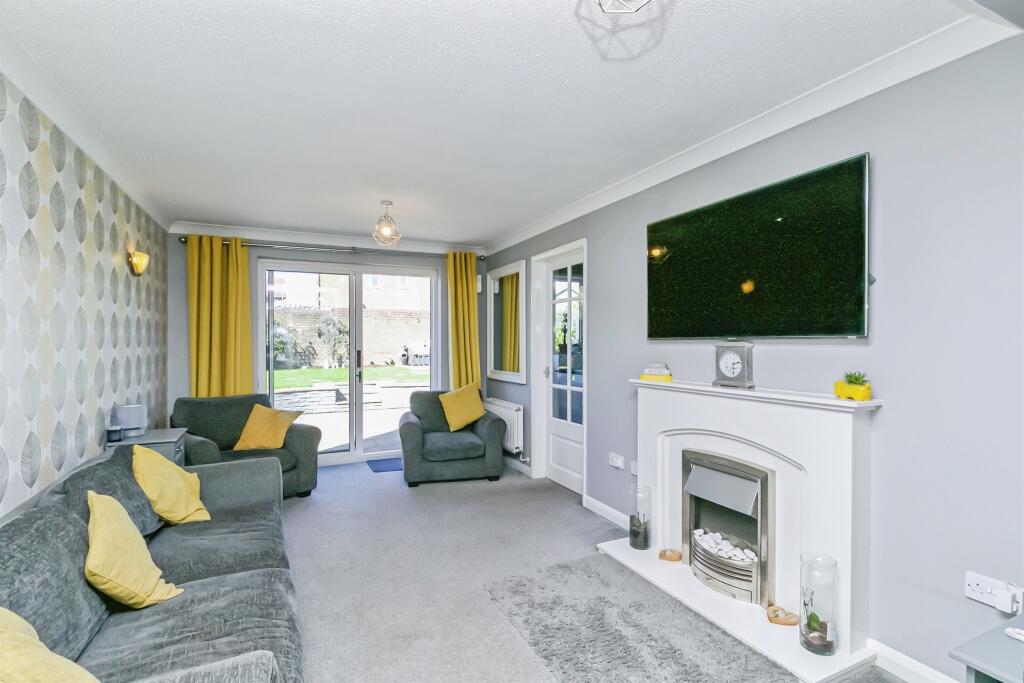 House in Cardiff, Rhoose - More