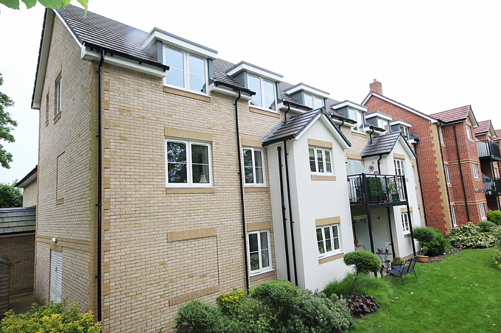 2-bed flat on 10 Weavers Lodge, £245,000