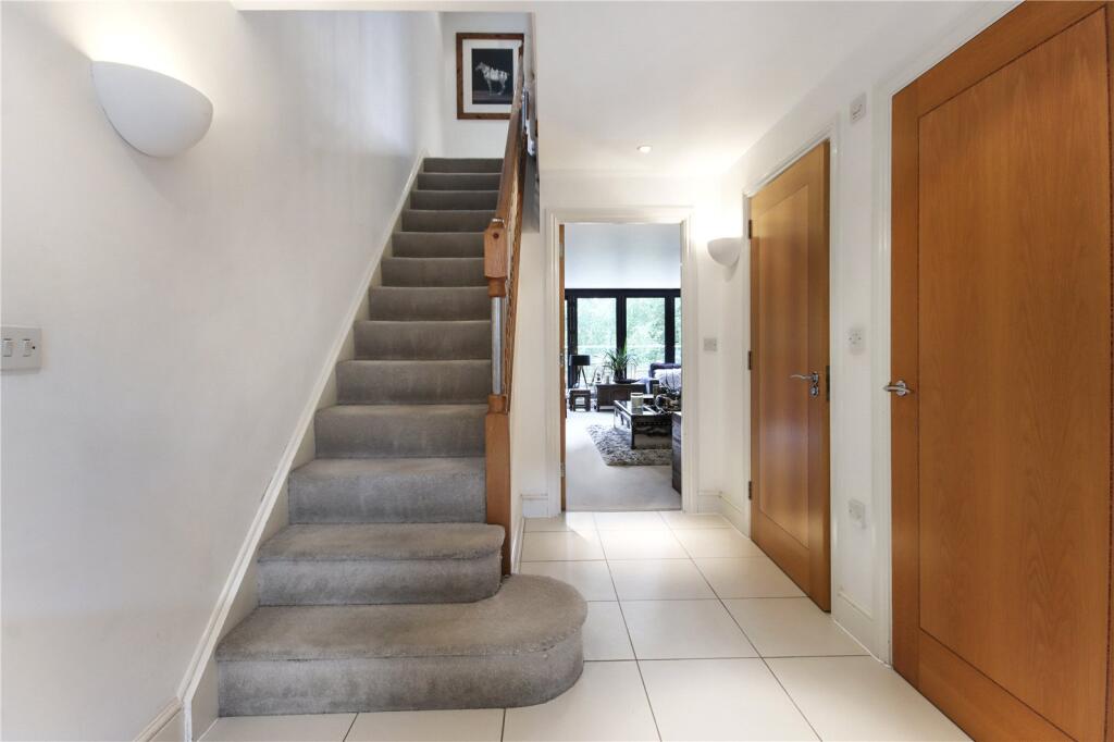 House in Tunbridge Wells, Kent - More
