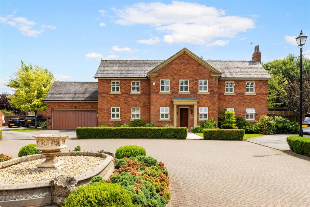 Main image of property: Steadings Rise, Mere, Knutsford