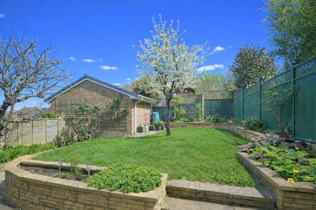 Ideal Family Home * Shanklin photo 3