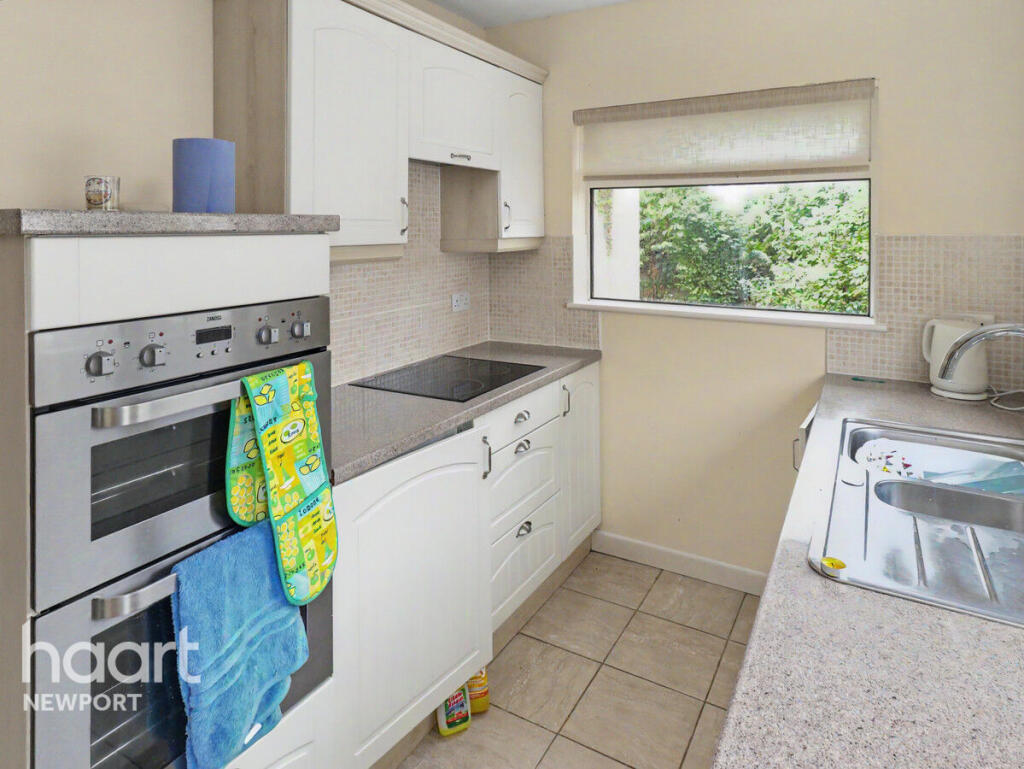 House in Cwmbrân, Croesyceiliog - View 3