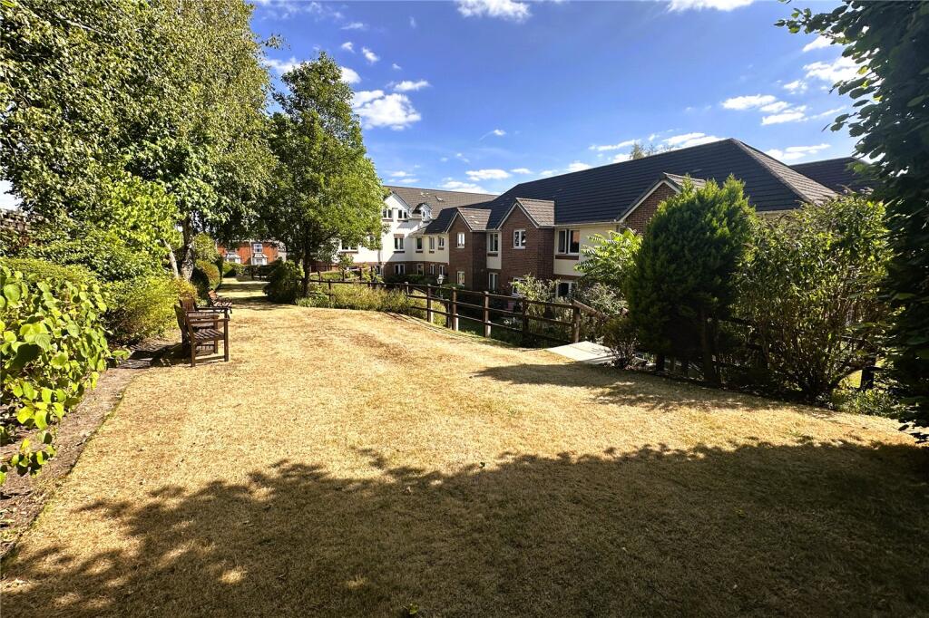 1-bed other on Clarence Road, Fleet, Hampshire, GU51, £100,000