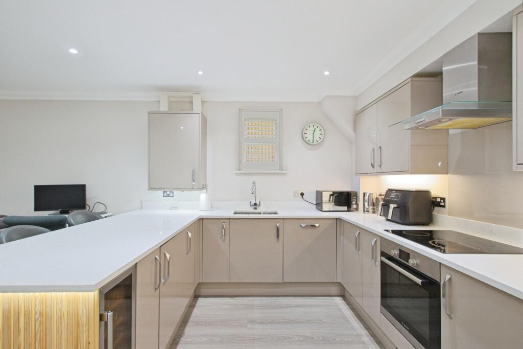 Apartment in Bromley - View 5