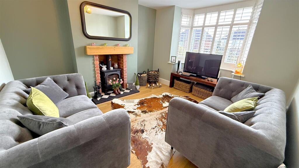 House in Birmingham, Cotteridge - More