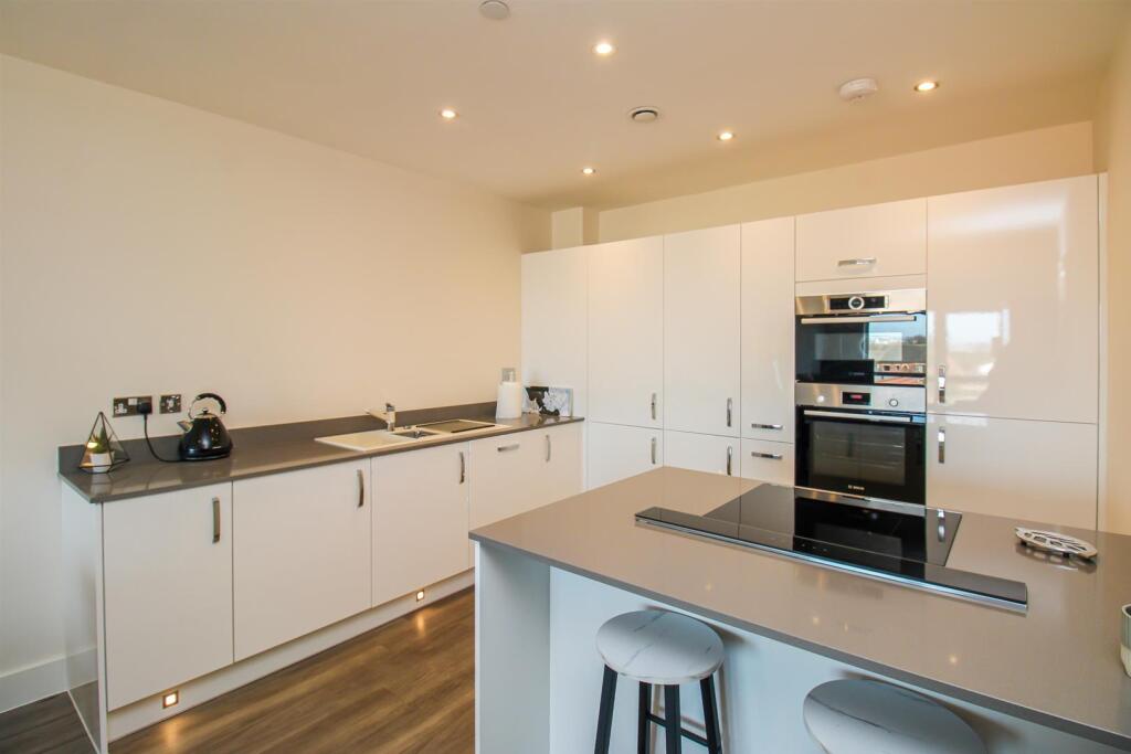 Waterton Gardens, Walton, Wakefield photo 3