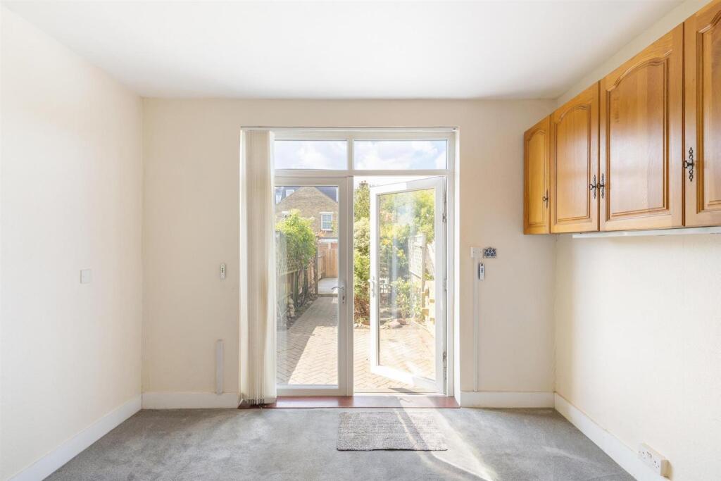 Apartment in London, Summerstown - View 5