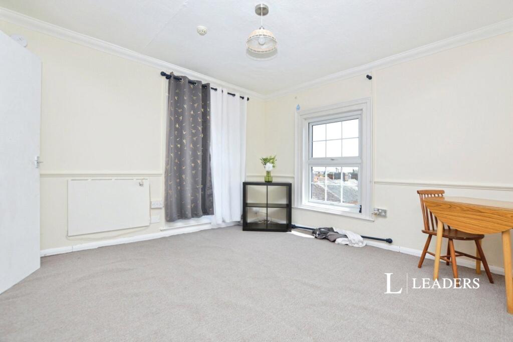 Apartment in Colchester, New Town - View 4