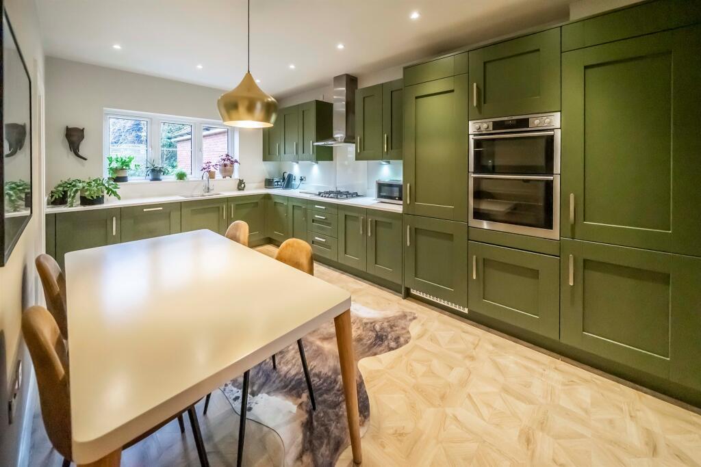 Chapel Drive, Aston Clinton, Aylesbury photo 3