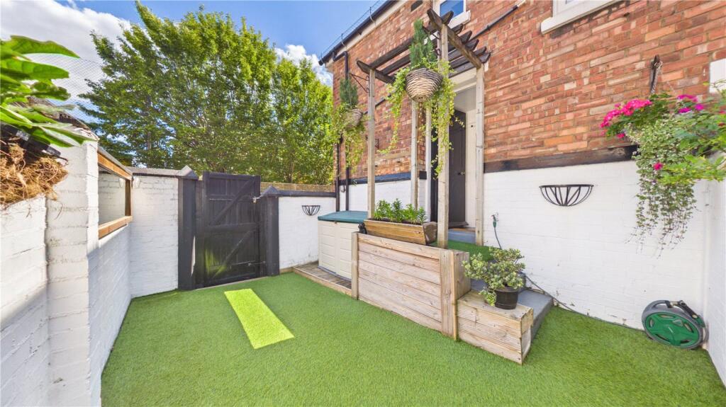 Apartment in London - View 3