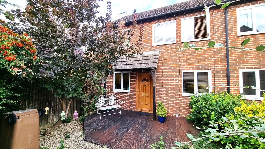 4-bed semi-detached on Sovereign Close, Didcot, £350,000