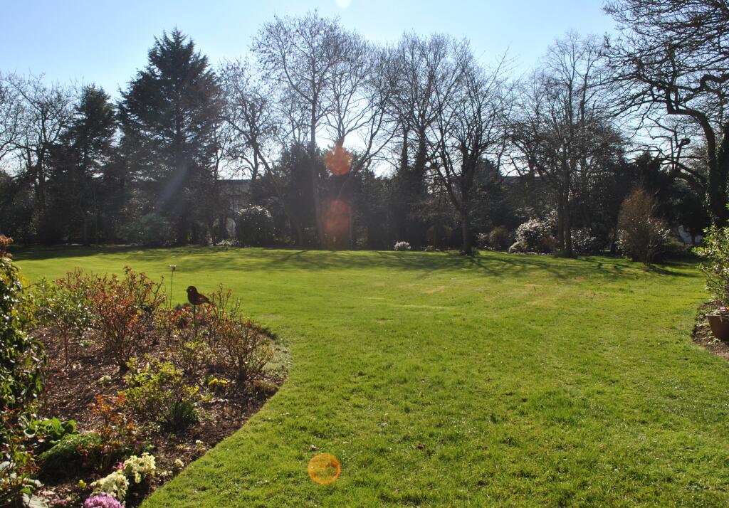 Heathfield Close, Potters Bar photo 4