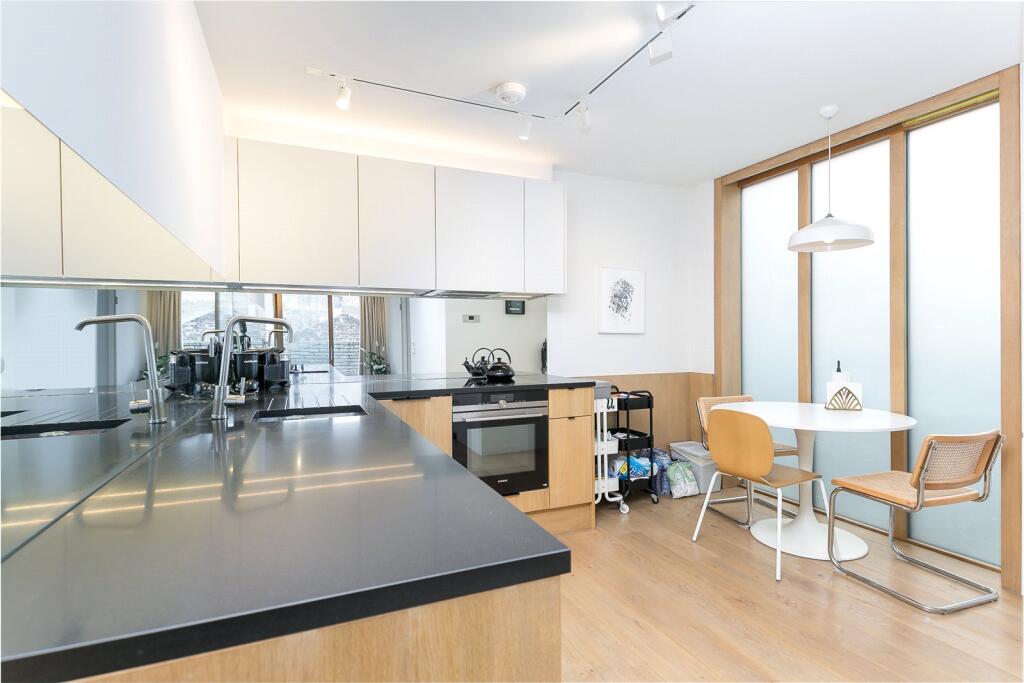 Apartment in London, Paddington - View 2