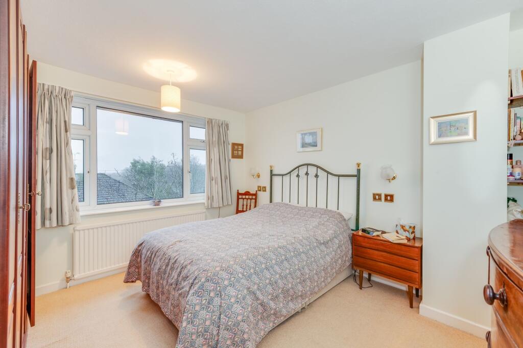 St. Quentin Rise, Bradway, S17 - View 5