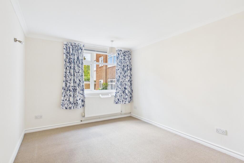 Apartment in Cambridge, Romsey - View 4