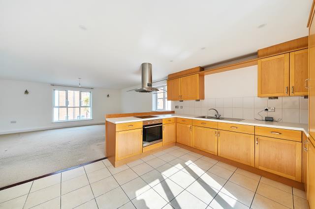 Apartment in Reading - View 6