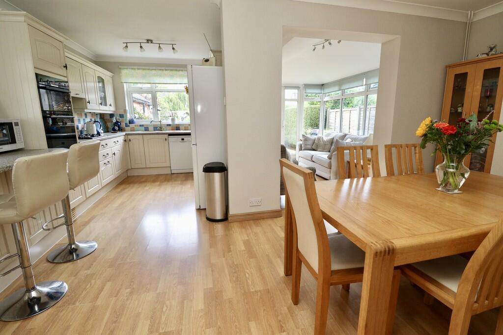 Lincoln Road, North Hykeham photo 2