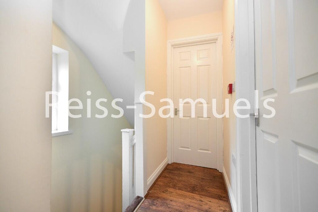 5 bedroom semi-detached house for rent