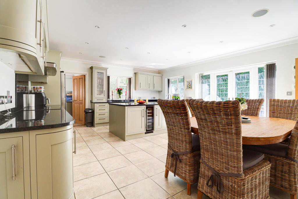 Wheatfield Avenue, Harpenden, Hertfordshire, AL5 photo 4