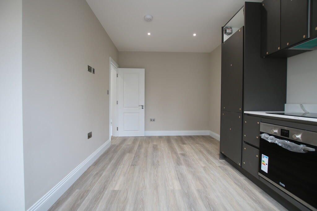 2 bedroom flat share for rent