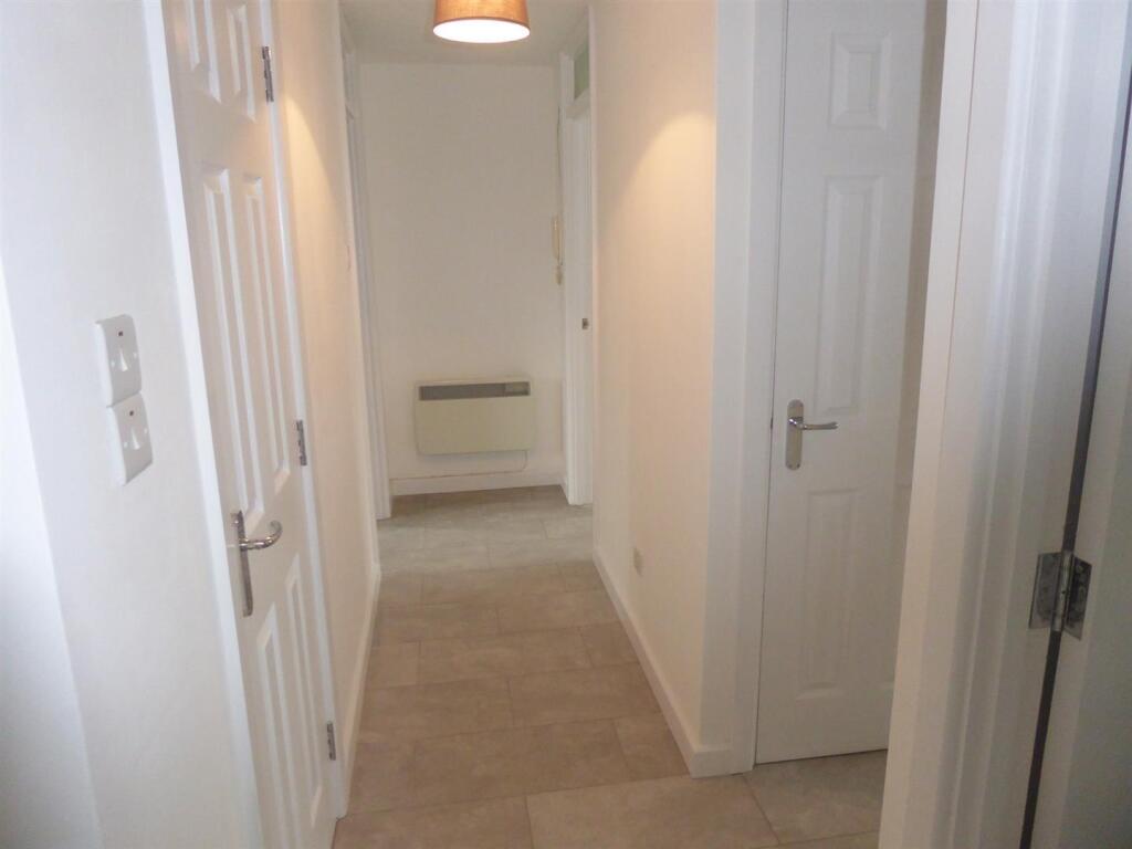 Apartment in Swindon - View 5