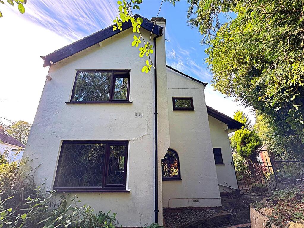 Main image of property: Louth Road, Holton-Le-Clay, Grimsby, N.E. Lincs, DN36 6AB
