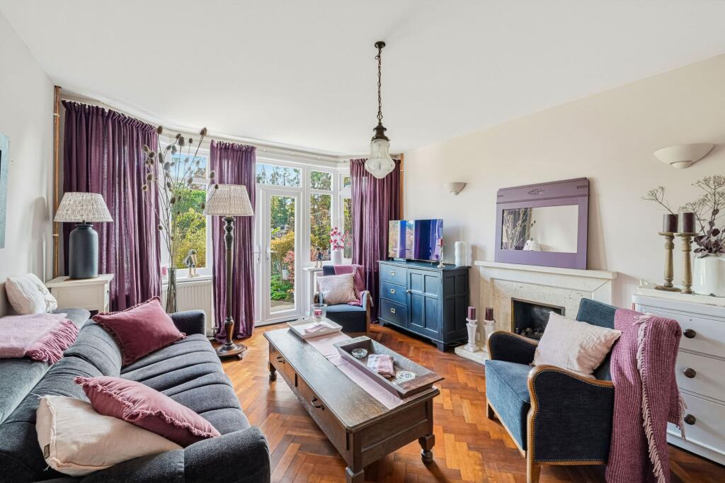 House in Epsom and Ewell, Woodcote, Epsom - View 2