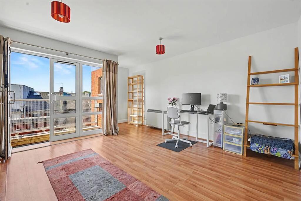 Apartment in London, Willesden Green, Dollis Hill - View 4