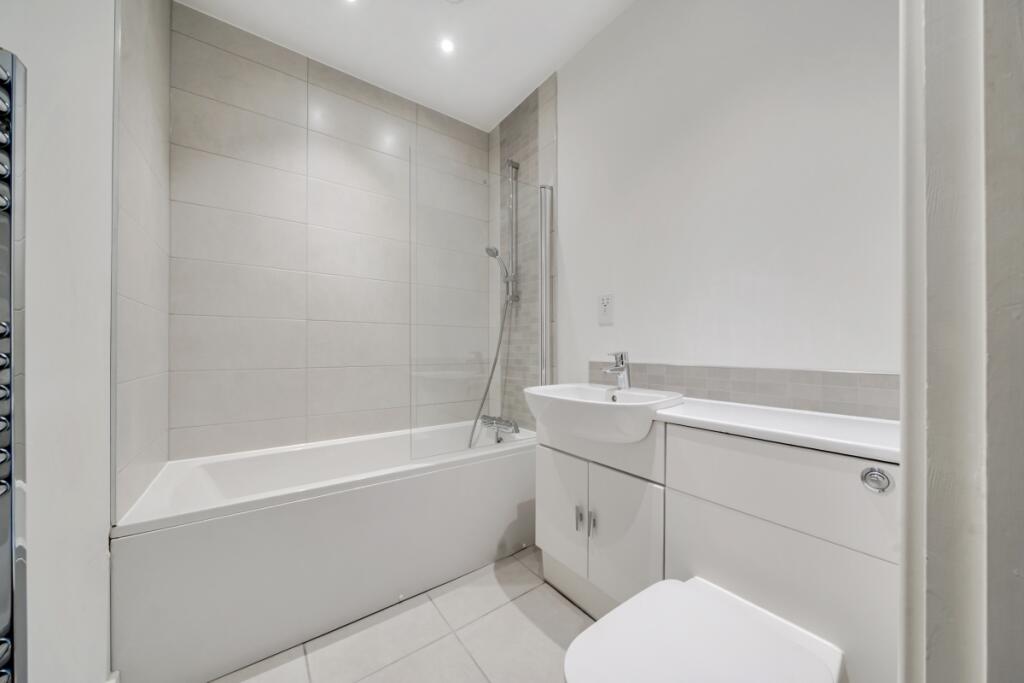 Apartment in Reading - View 3