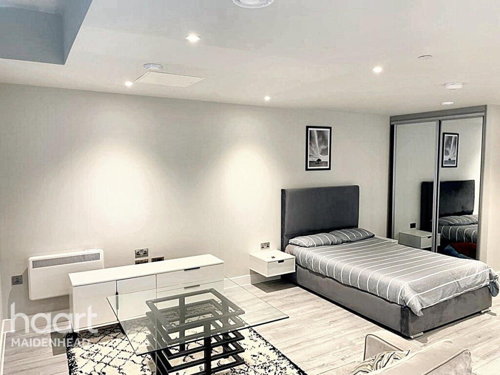 1-bed apartment on Wokingham Road, BRACKNELL, £150,000