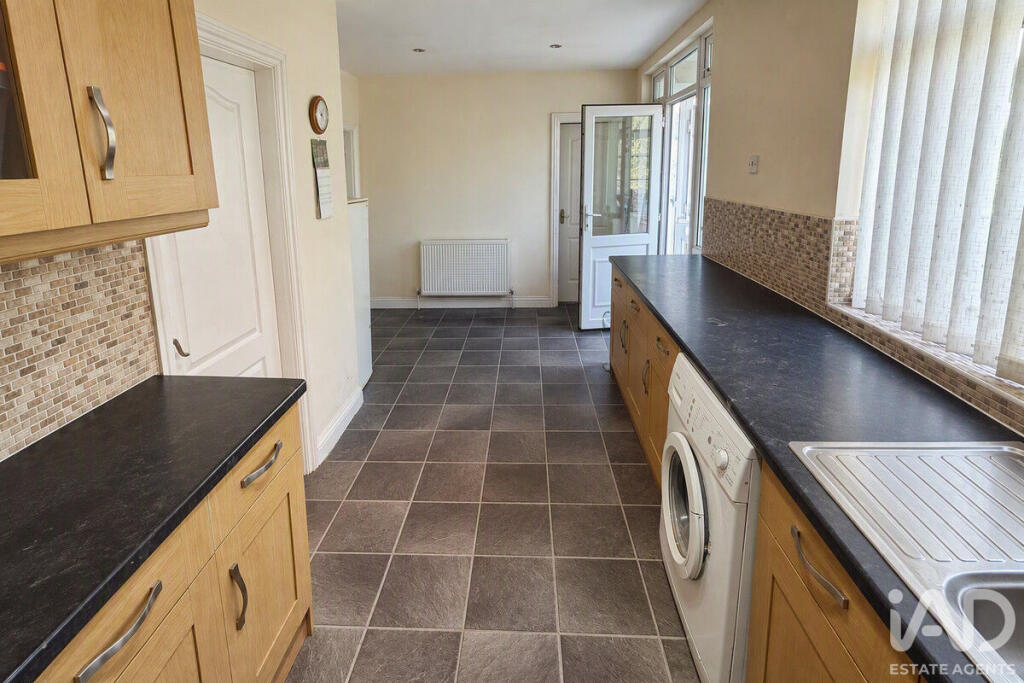 House in Wolverhampton, Loxdale - More