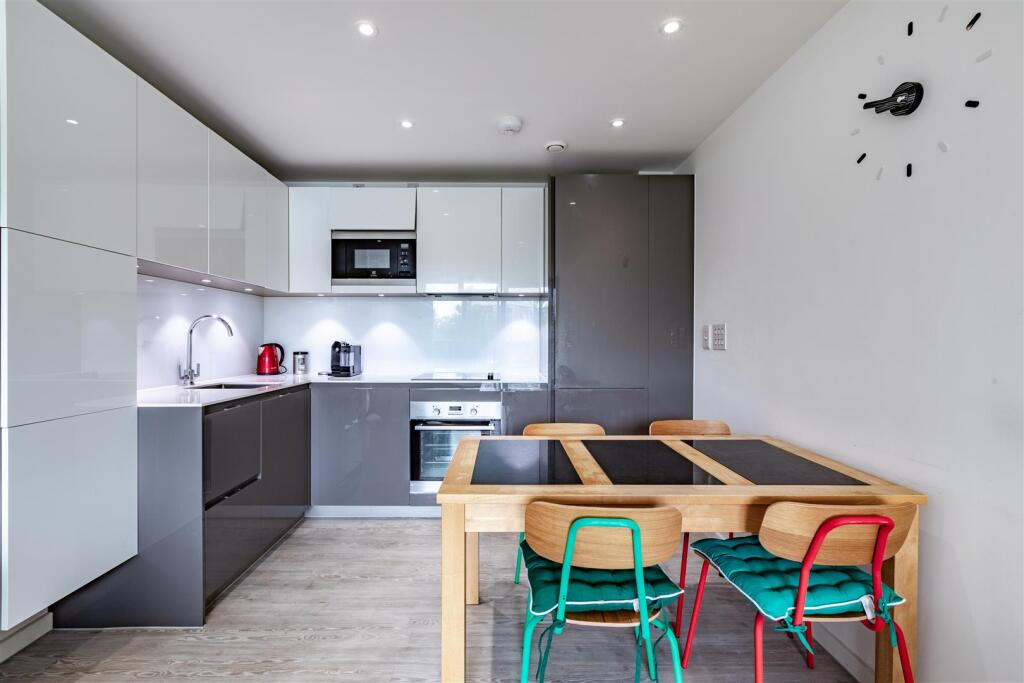 Apartment in Brighton - View 3