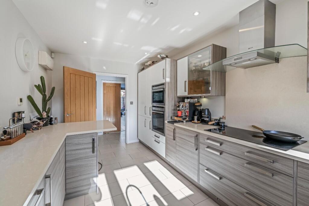 House in Twickenham - View 3