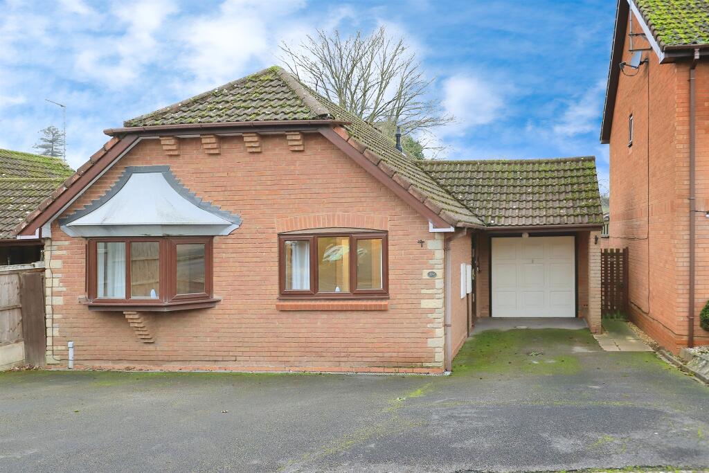 2-bed detached on Damson Way, Bewdley, £300,000
