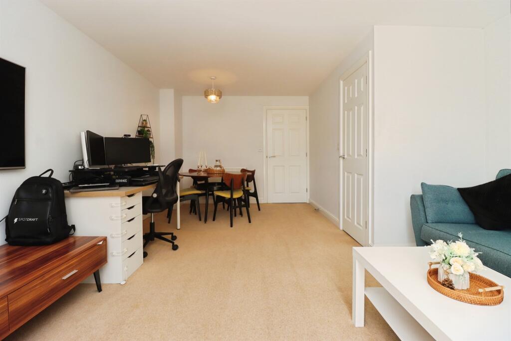 Doddington Road, Wellingborough photo 4