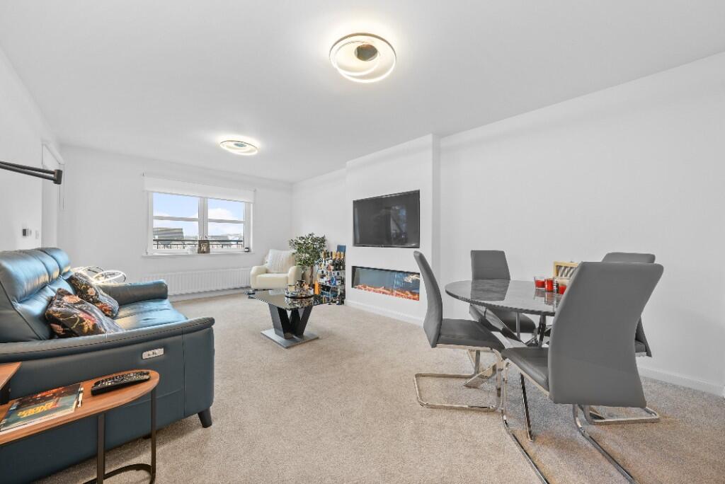 Cedarwood Gardens, Bishopton, Renfrewshire, PA7 - View 2