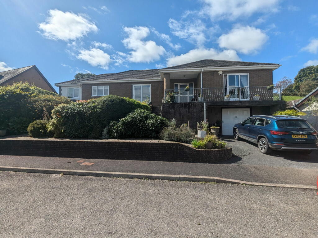 Main image of property: Parc y Llan, Llandybie, SA18 3HY