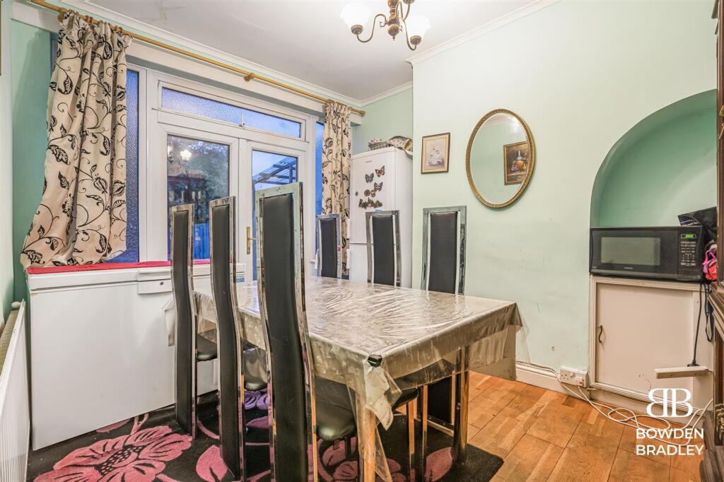 Huxley Drive, Romford, RM6 photo 4