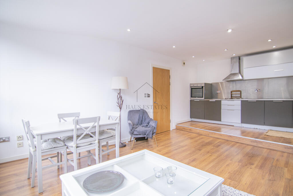 Apartment in Leicestershire, City of Leicester - View 3