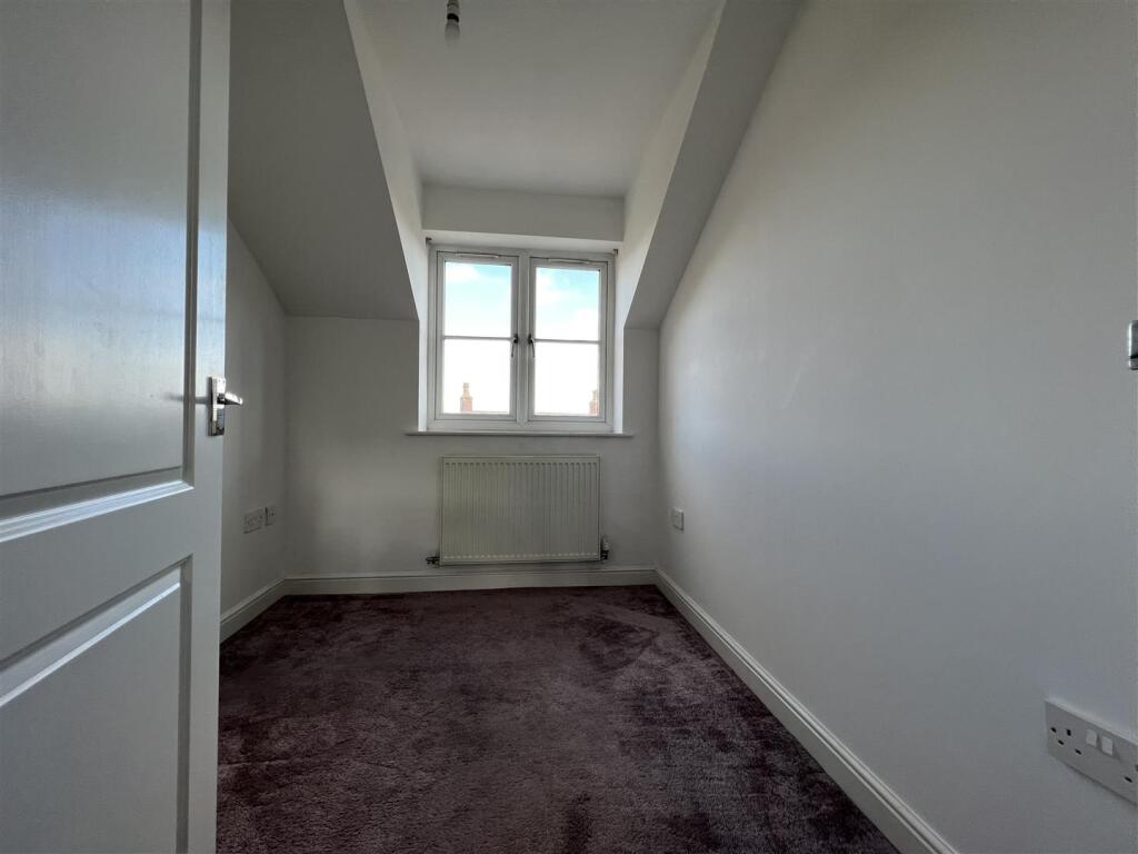 Apartment in Wakefield, Sitlington - More