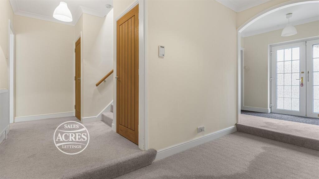Clarry Drive, Four Oaks, Sutton Coldfield photo 4