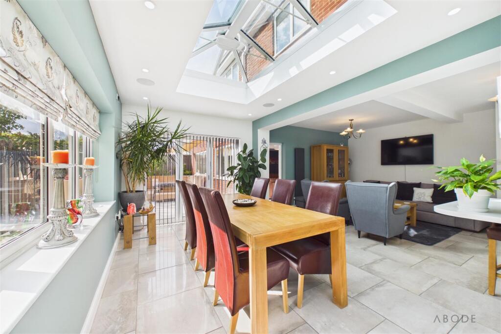 House in South Derbyshire, Hilton - More