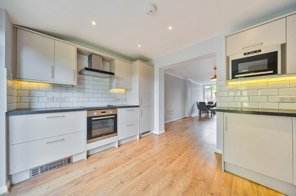 Apartment in London, Widmore Green, Widmore - More