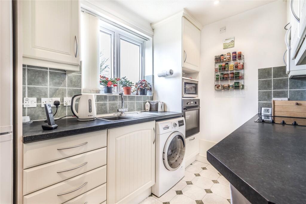 Apartment in Southampton - View 3