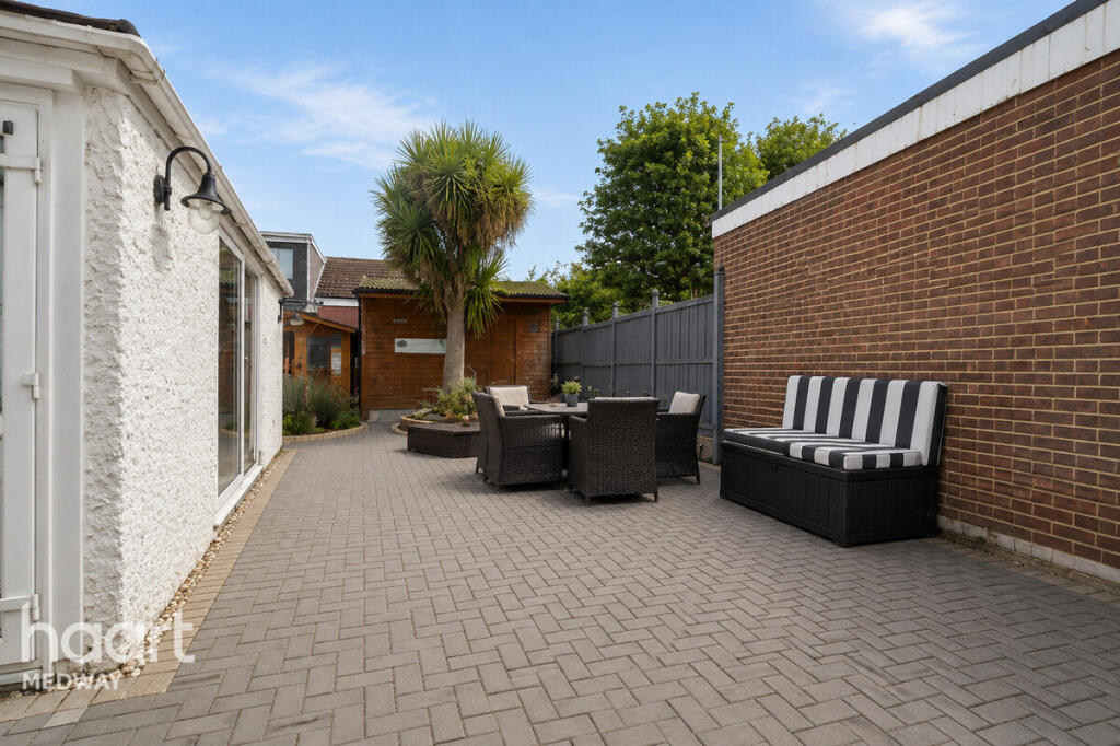 House in Rochester, Perryhill, Cliffe and Cliffe Woods - More