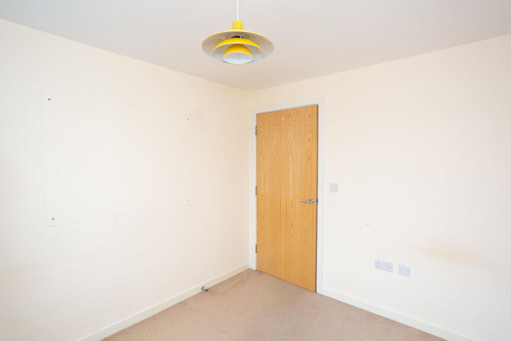 Apartment in Watford, Hertfordshire - More